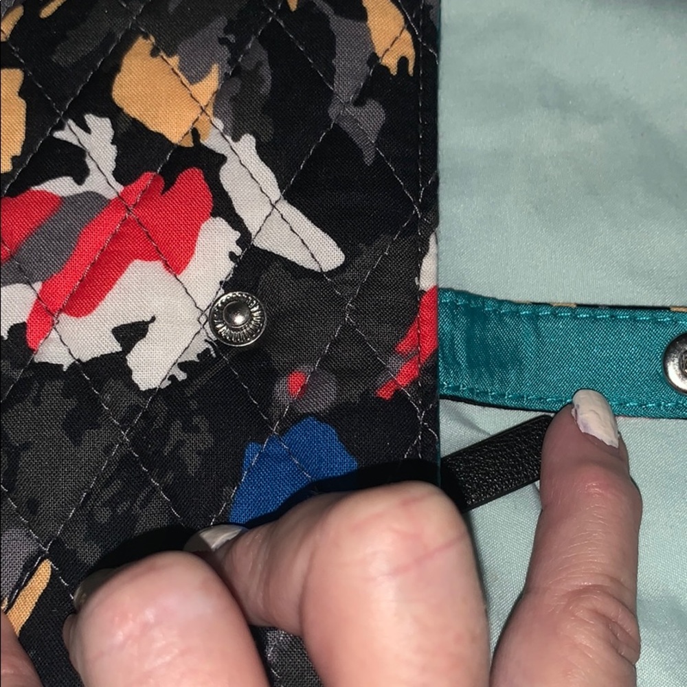 Vera Bradley Wallet includes spot for passport - Picture 4 of 7